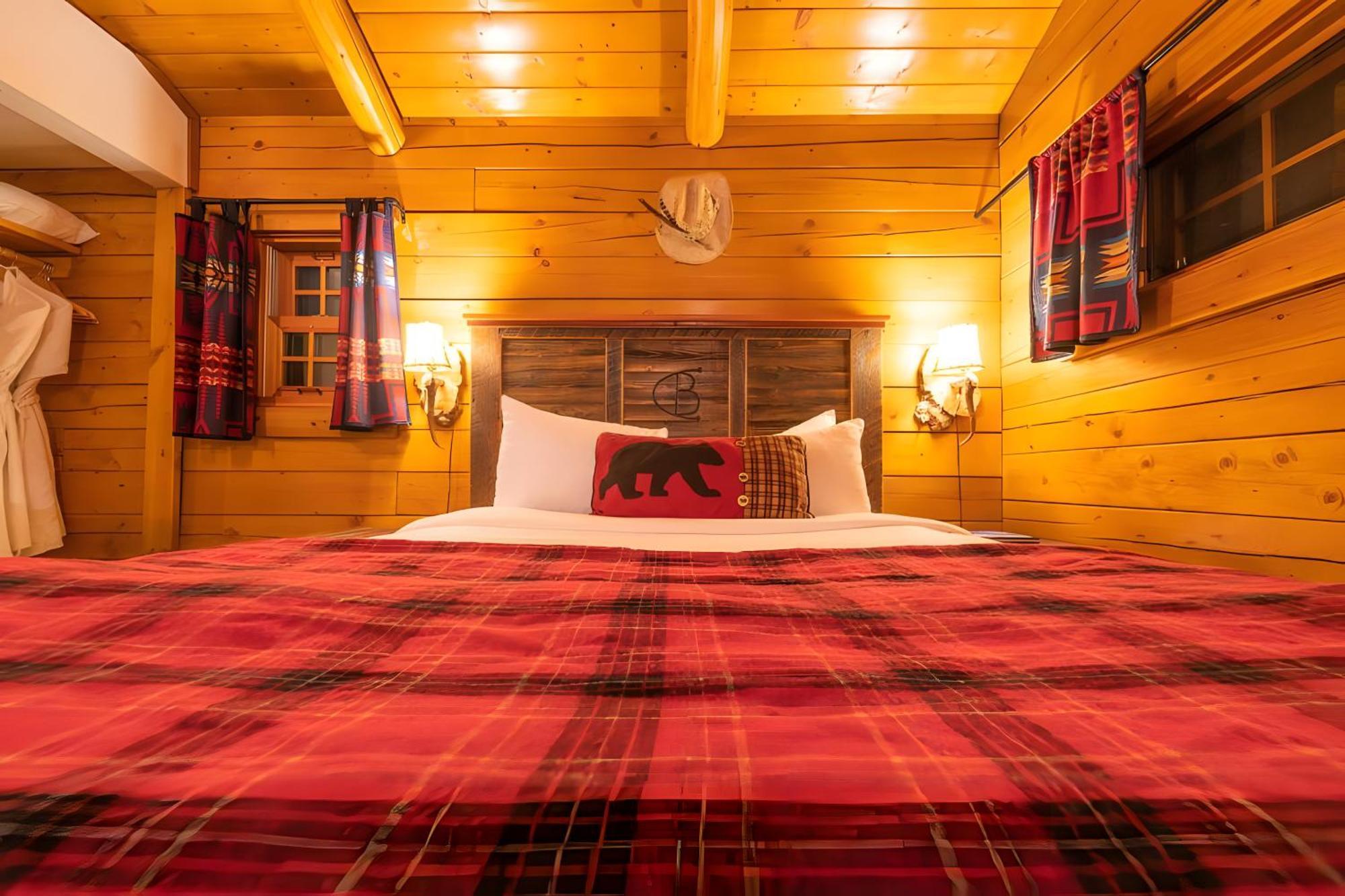 Baker Creek By Basecamp Hotel Lake Louise Exterior foto