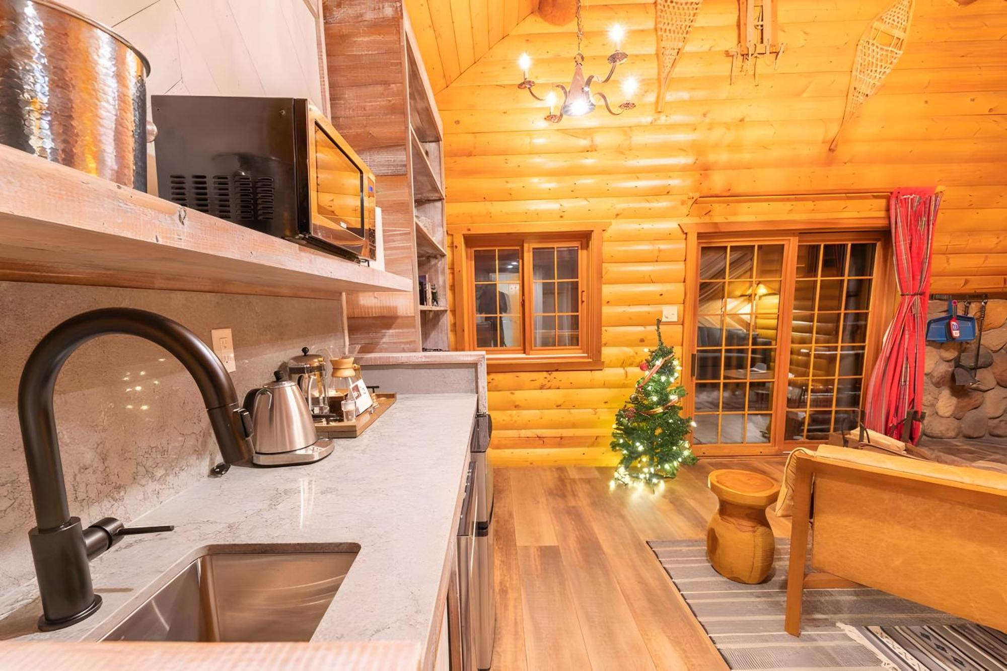 Baker Creek By Basecamp Hotel Lake Louise Exterior foto