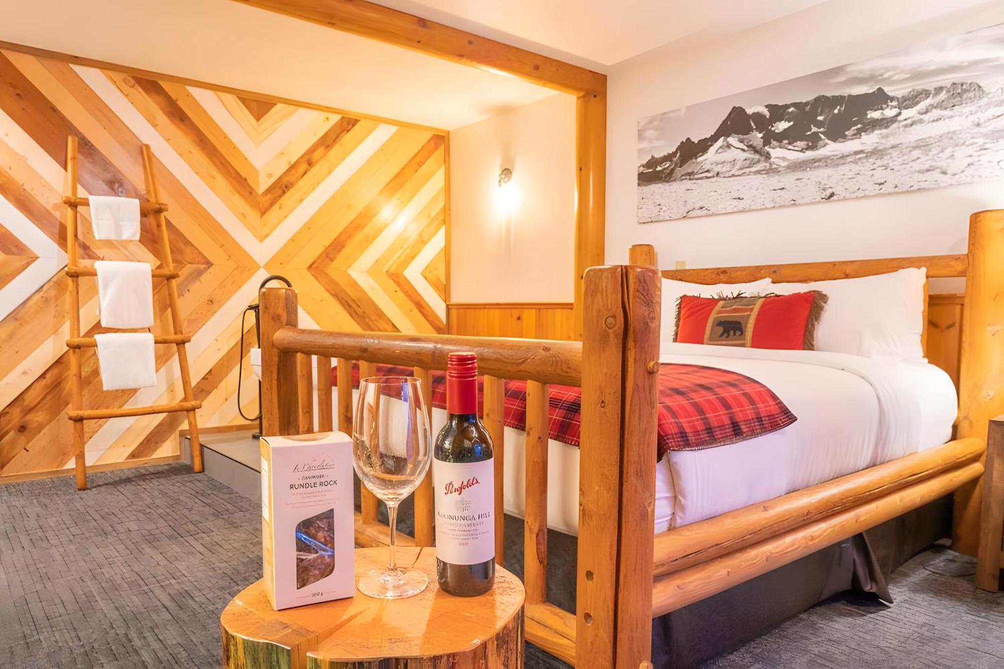 Baker Creek By Basecamp Hotel Lake Louise Exterior foto
