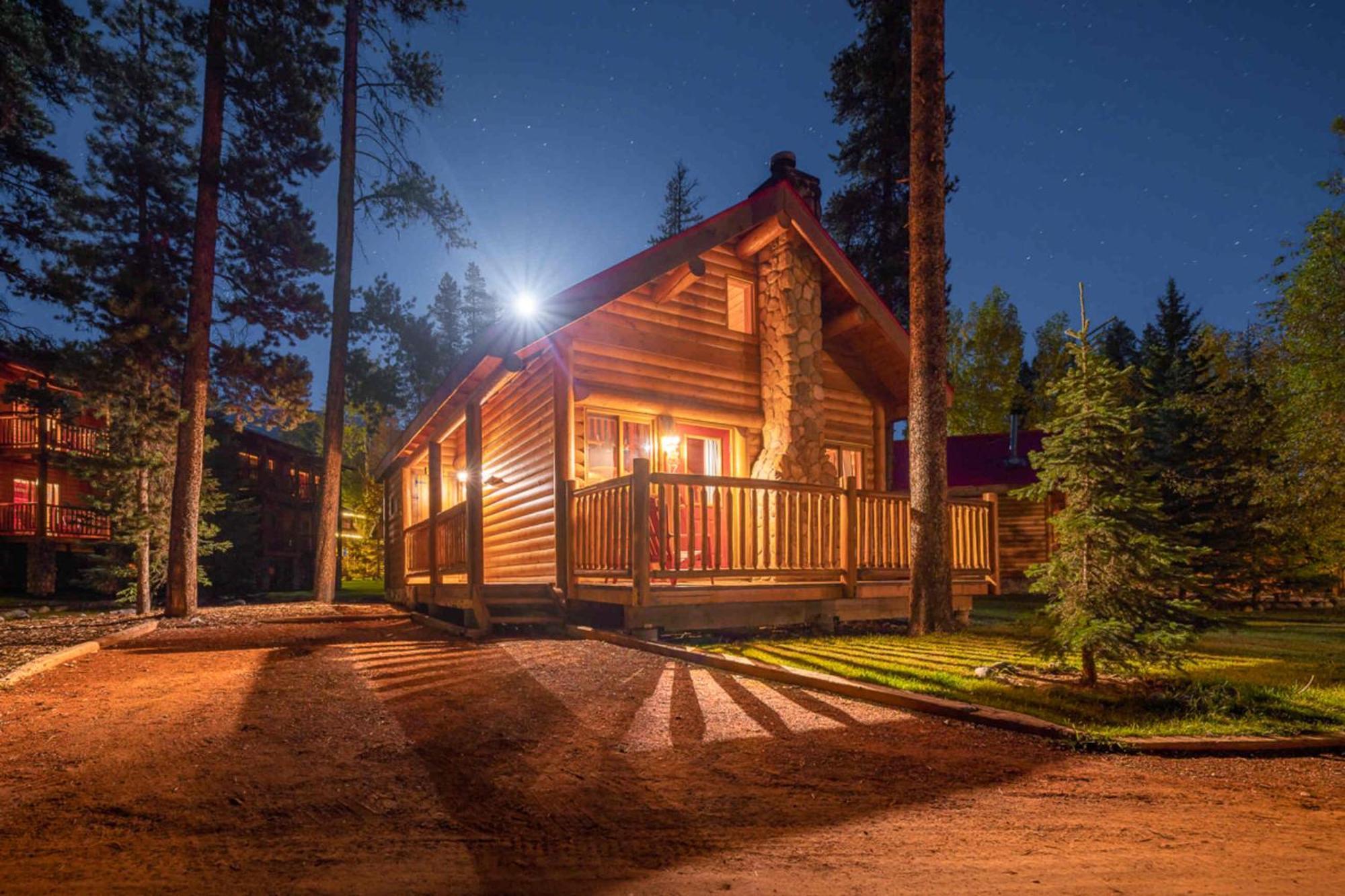 Baker Creek By Basecamp Hotel Lake Louise Exterior foto