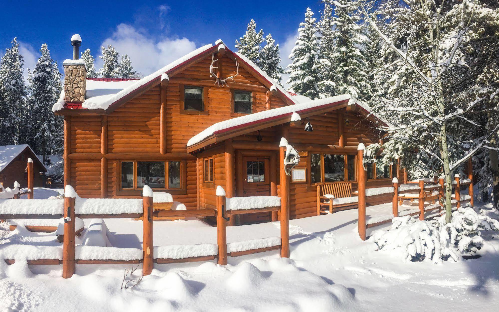 Baker Creek By Basecamp Hotel Lake Louise Exterior foto